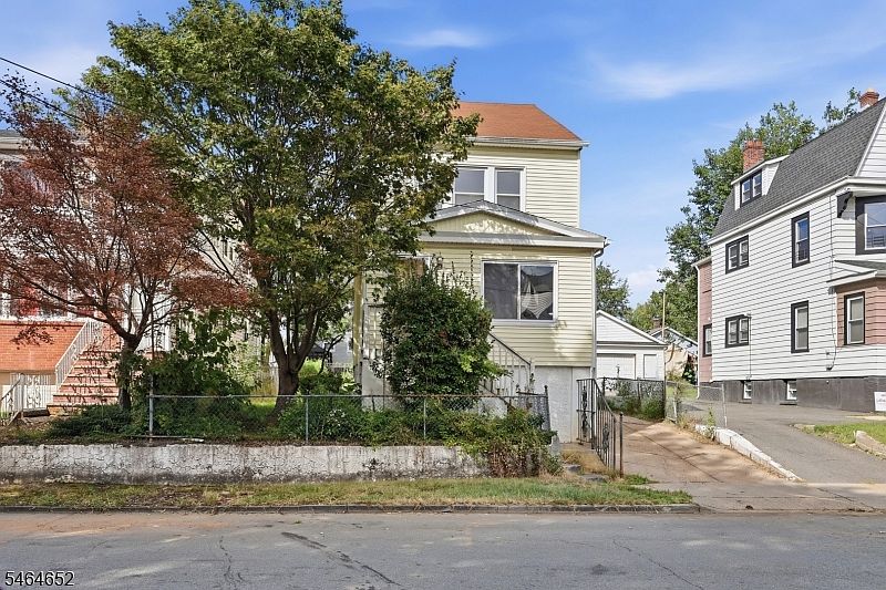 1st image of 82 Berkshire Pl