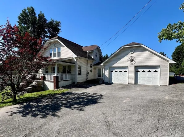 1461 Ritter Dr, Daniels, WV 25832