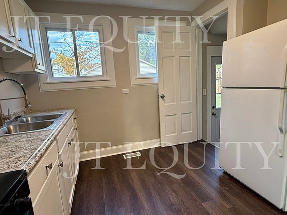 3rd image of 333 Augusta Ave #333
