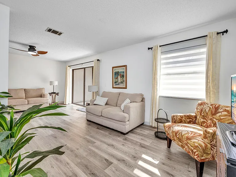 638 Bird Bay Dr E #201 — Photo 3