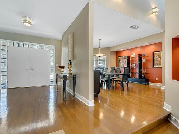 4th image of 529 S Longview Pl