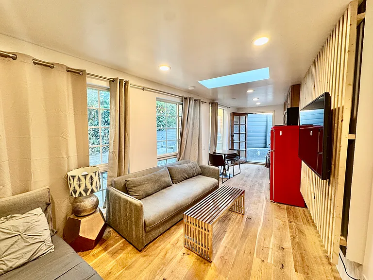 1328 S Cochran Ave #4 — Photo 11