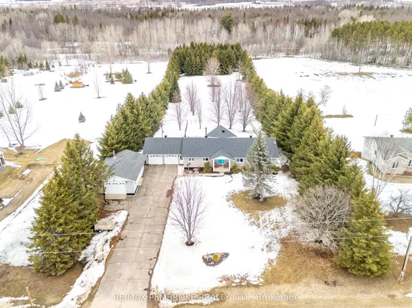 56 Robertson Dr, Whitewater Region, ON K0J 1C0