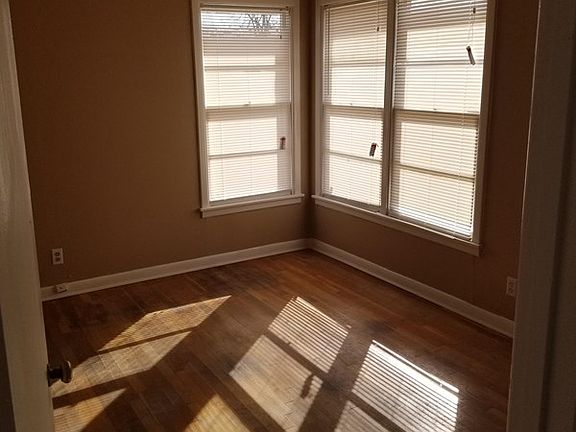 3rd image of 2709 Redwood Dr