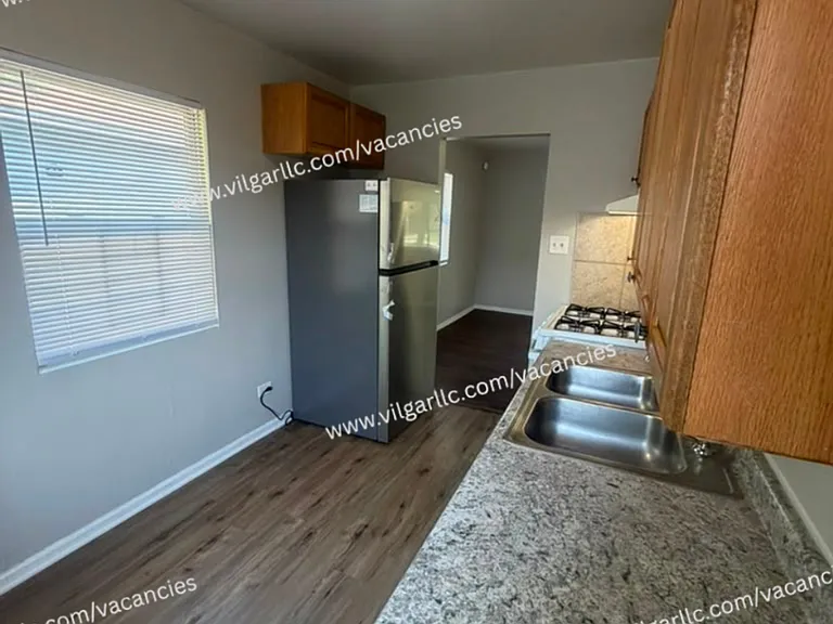 712 Taney St — Photo 6