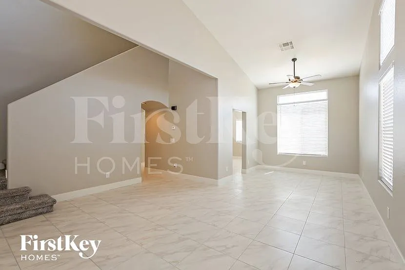 4 bed, 3.0 bath, 2061 sqft, $2,610 — Photo 3