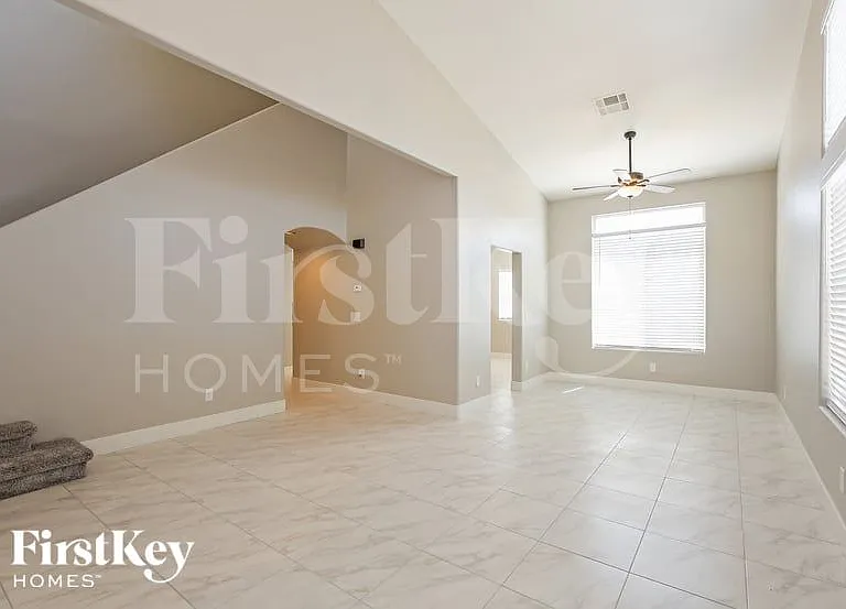 817 Fort Mandan Ct — Photo 3