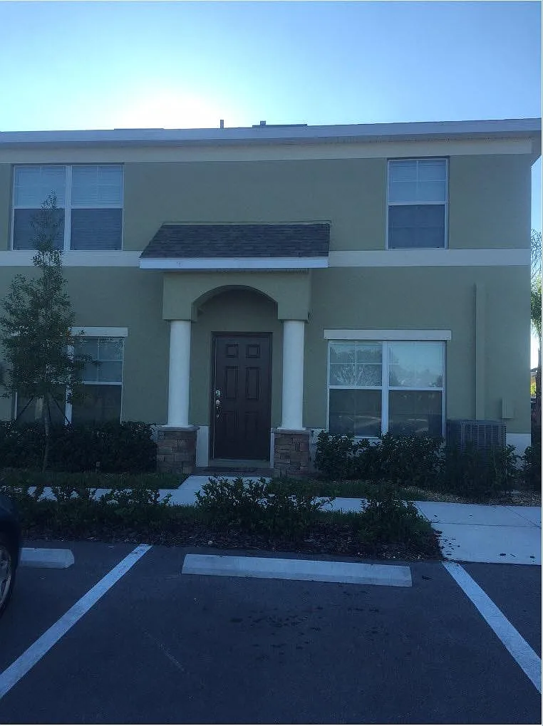 3 bed, 2.5 bath, 1371 sqft, $1,995 — Photo 1