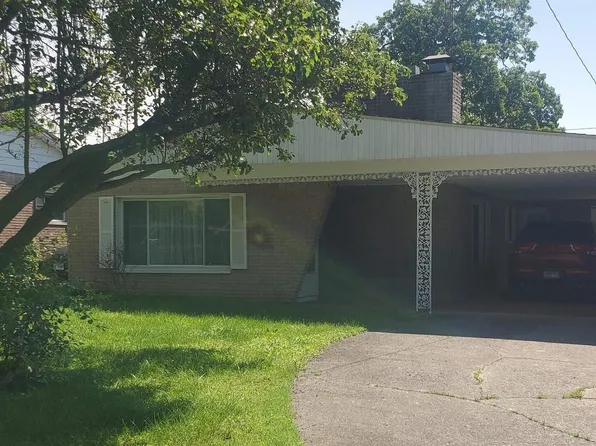 906 S McKinley St, Harrisburg, IL 62946