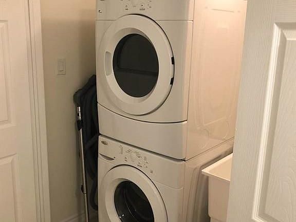 4th image of 2435 Greenwich Dr #83