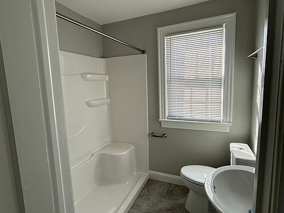 5th image of 622 Mill St