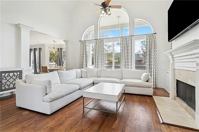 5 bed, 3.5 bath, 3457 sqft, $4,300 — Photo 3