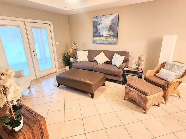 9 Doral Dr — Photo 4