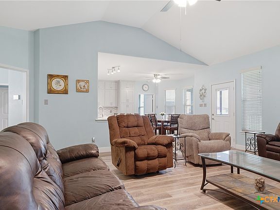 4th image of 200 Bella Vista St