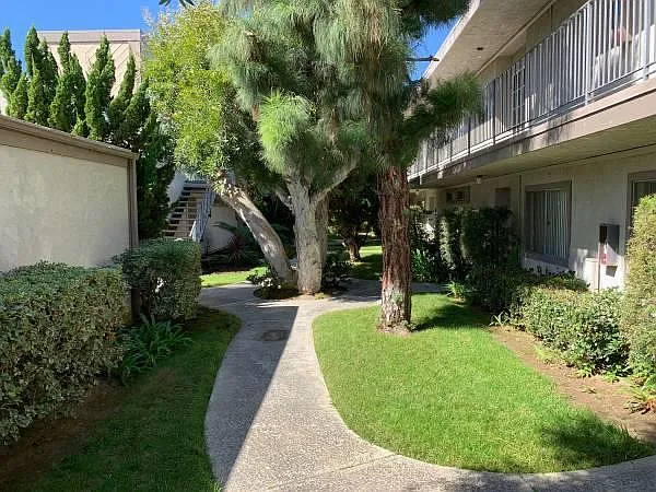1975 Pomona Avenue — Photo 3