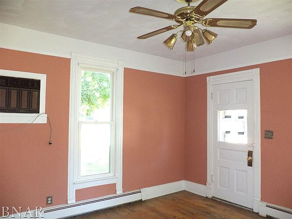 5th image of 806 E Wood St
