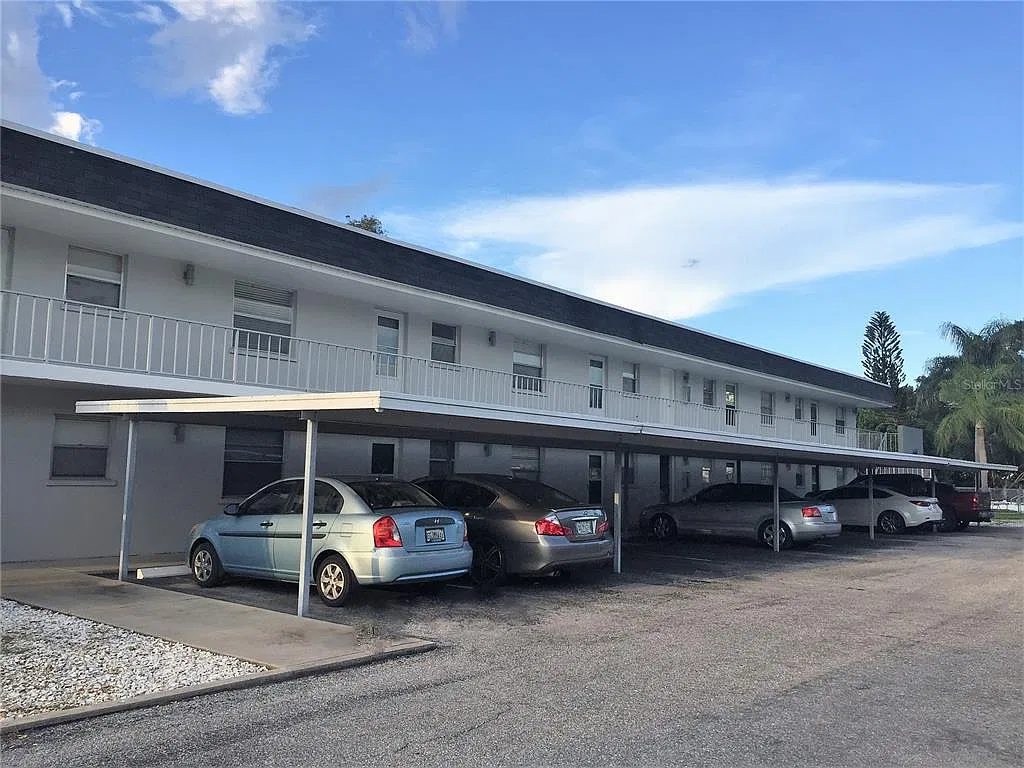2 bed, 1.0 bath, 782 sqft, $1,600 — Photo 1