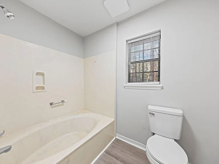 723 Prestwick Dr — Photo 18