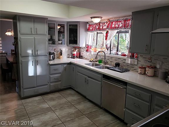 3rd image of 4853 Eugene Ave
