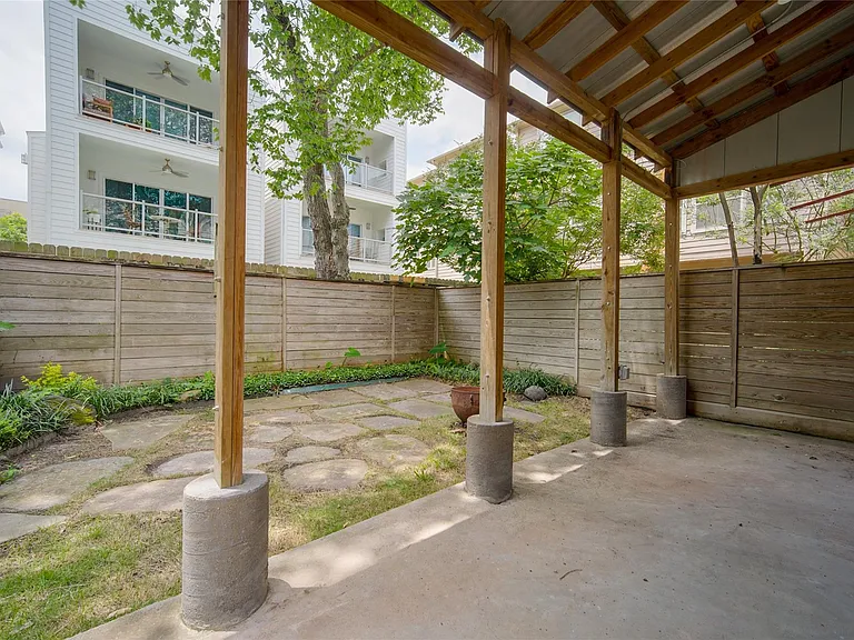 5425 Dickson St — Photo 20