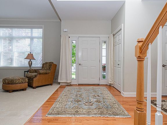 4th image of 27 Westbury Dr
