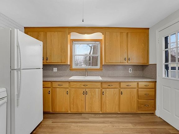 4th image of 33 Drexel St