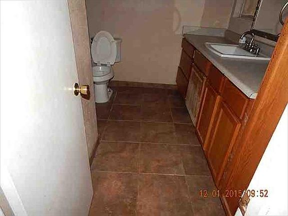 5th image of 801 Benton St