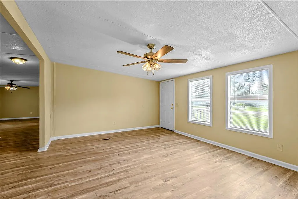 3 bed, 2.0 bath, 1352 sqft, $1,500 — Photo 4