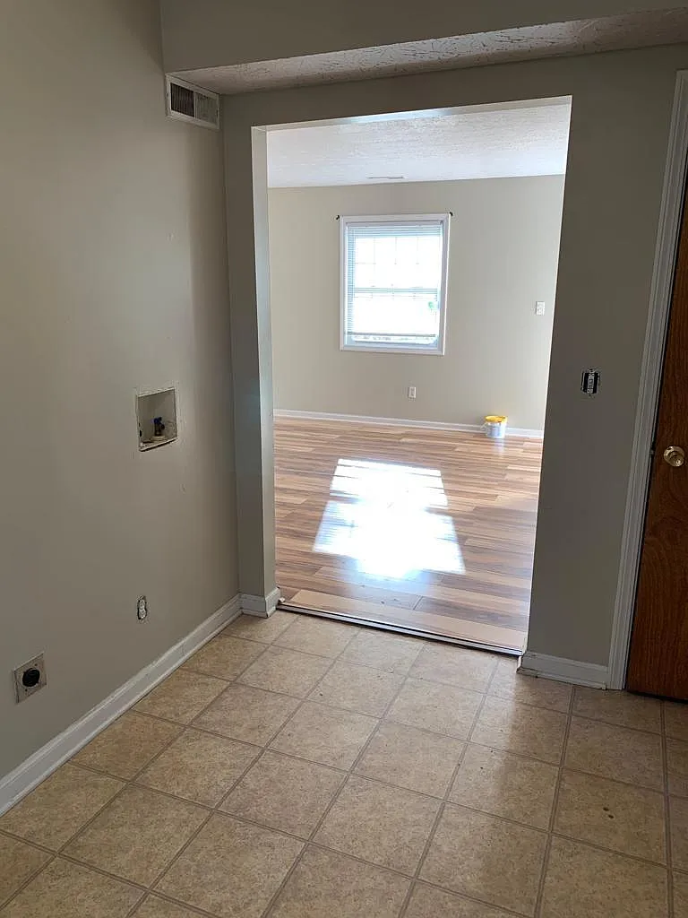 2 bed, 1000 sqft, $875 — Photo 4