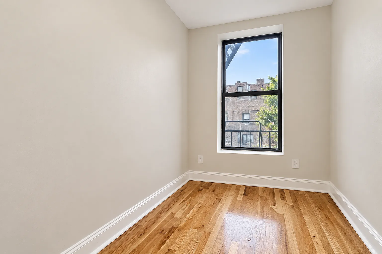 386 Manhattan Avenue — Photo 3