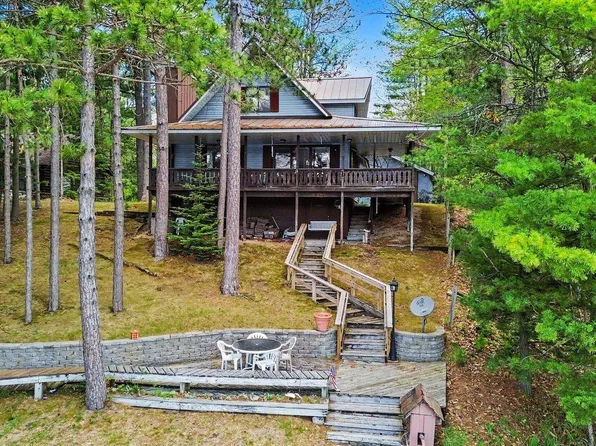 1040 Forest Rd, Harrison, MI 48625