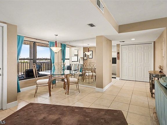 3rd image of 4703 SE 17th Pl APT 404