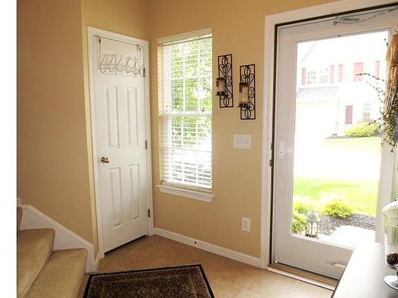 4th image of 129 River Rock Way