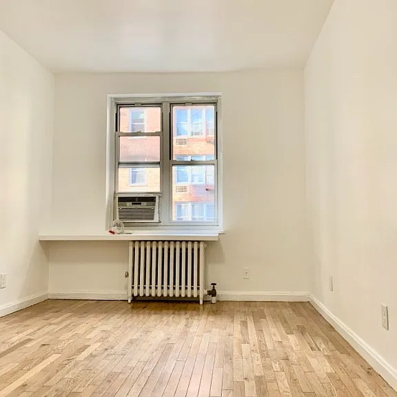 317 W 29th St #2A — Photo 1