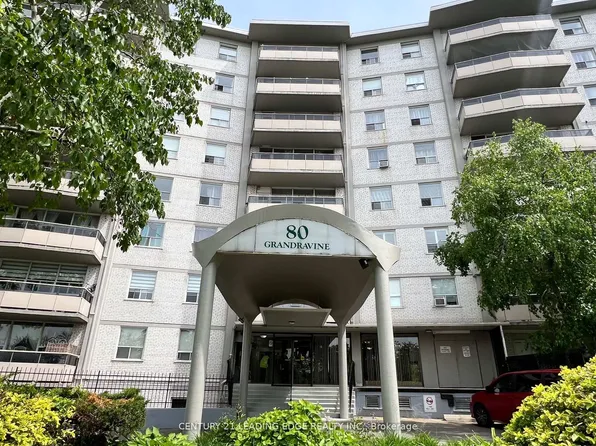 80 Grandravine Dr #402, Toronto, ON M3J 1B2