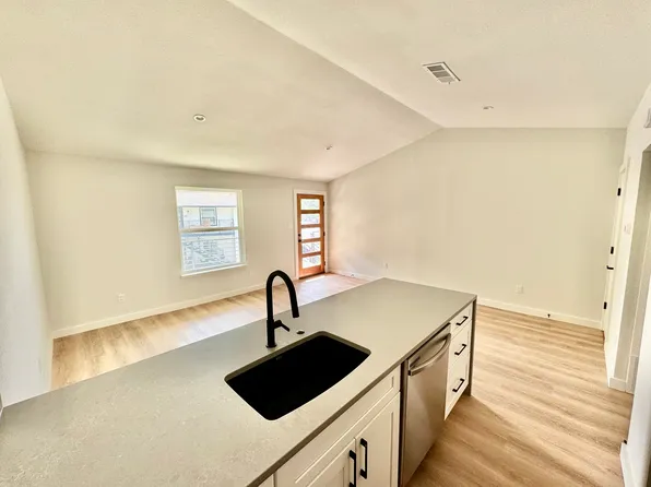 1133 Hollow Creek Dr APT 202, Austin, TX 78704