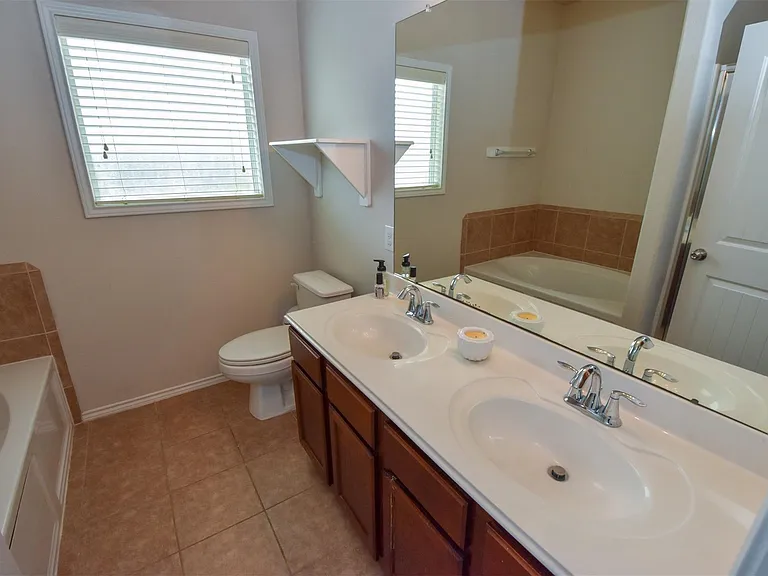 3615 Bridgebluff Ln — Photo 13