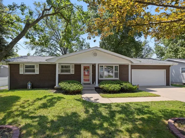 1644 24th St, Highland, IL 62249