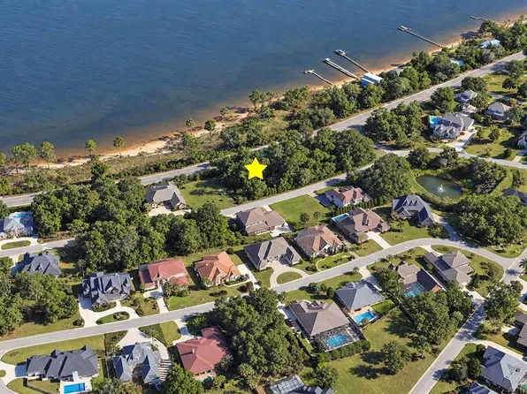 3018 Pelican Ln, Pensacola, FL 32514