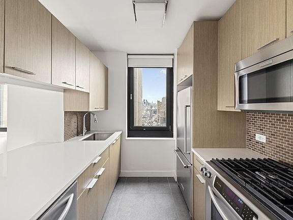 4th image of 105 Duane St APT 26E