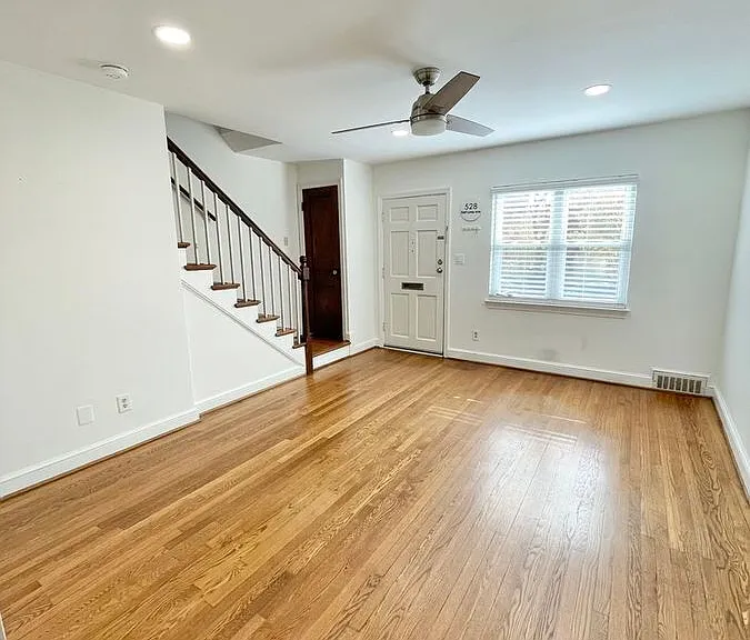 528 E Luray Ave — Photo 11