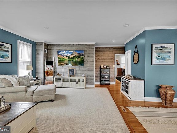 5th image of 50 E 2nd Ave