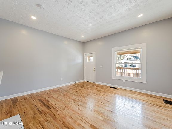 3rd image of 2639 Greenwood Ave