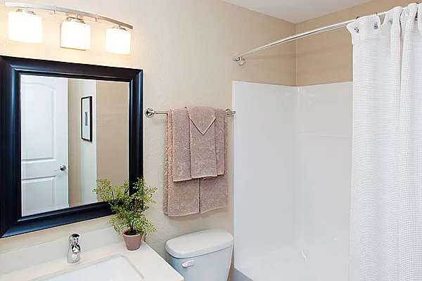 Del Prado Apartment Homes — Photo 5