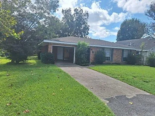 3 bed, 2.0 bath, 1300 sqft, $1,500 — Photo 2