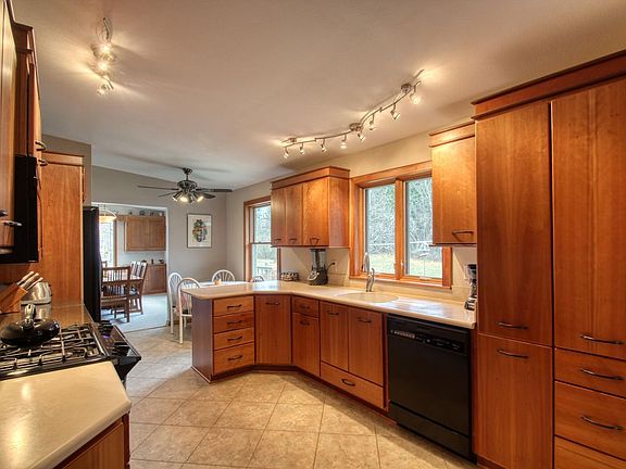4th image of 1439 Emerald Dr
