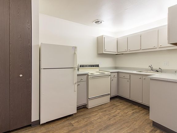 3rd image of 2727 N Maryland Ave #316