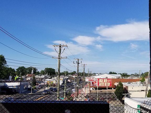 2nd floor view of Hyland blvd toward Brooklyn