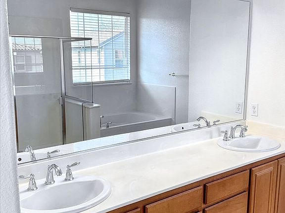 5th image of 422 N San Anselmo St