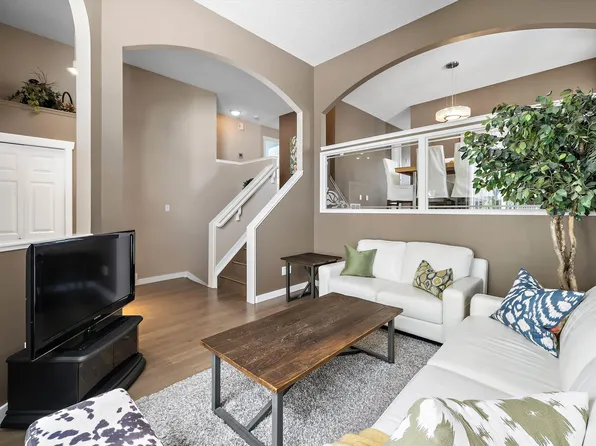 17226 113a St NW, Edmonton, AB T5X 5Y4